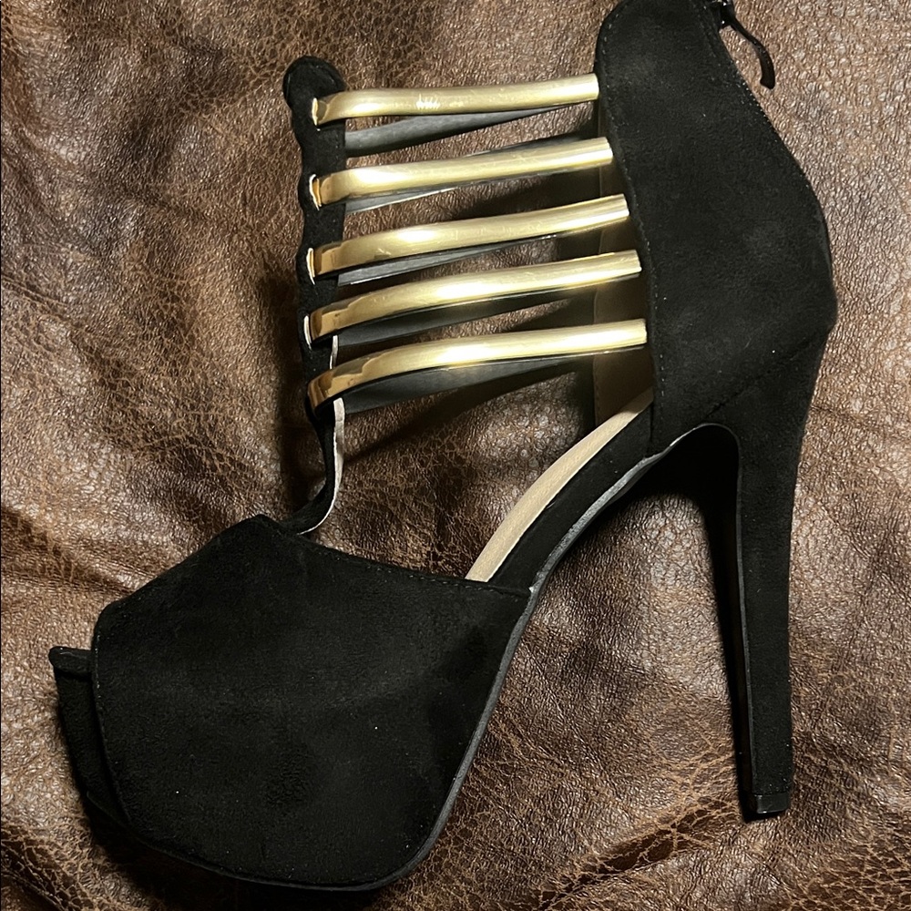 Chic Black and Gold Strappy Heels